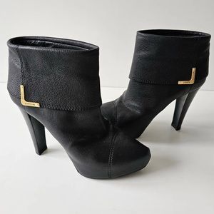 LOUlS VUITTON Grained Goatskin ankle boots size 39